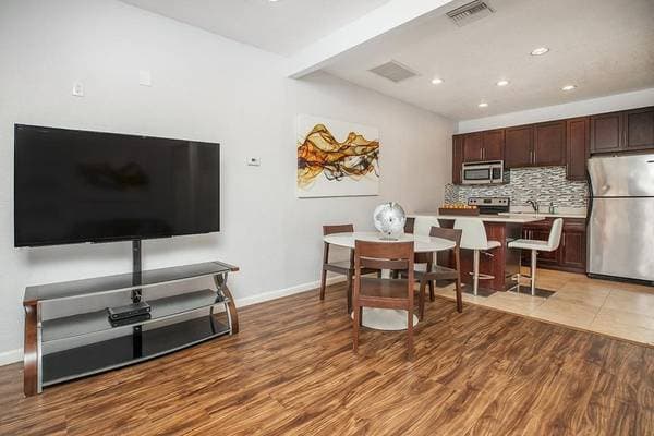 2BR/2BA Apartment on Stokes Street · San Jose photo 5