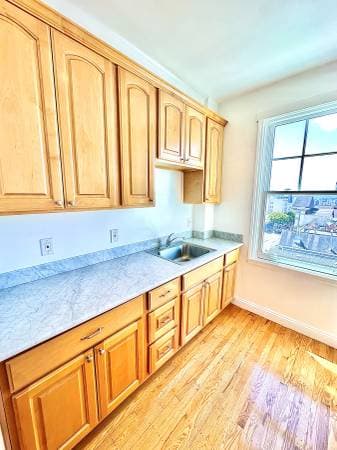 2400 Pacific Avenue Apartments photo 3