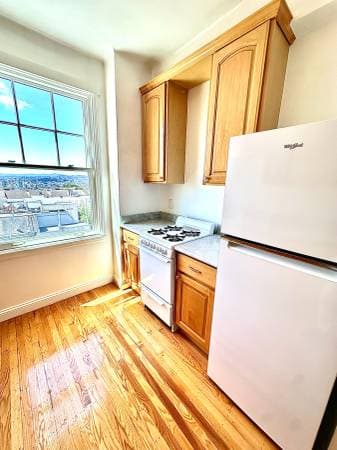 2400 Pacific Avenue Apartments photo 4
