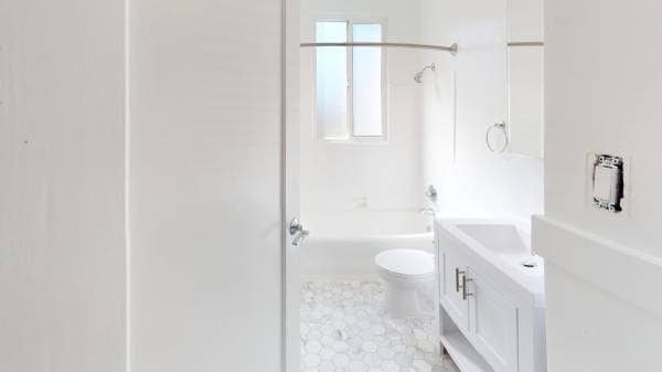 2BR/1BA Apartment on Lyon · San Francisco photo 5