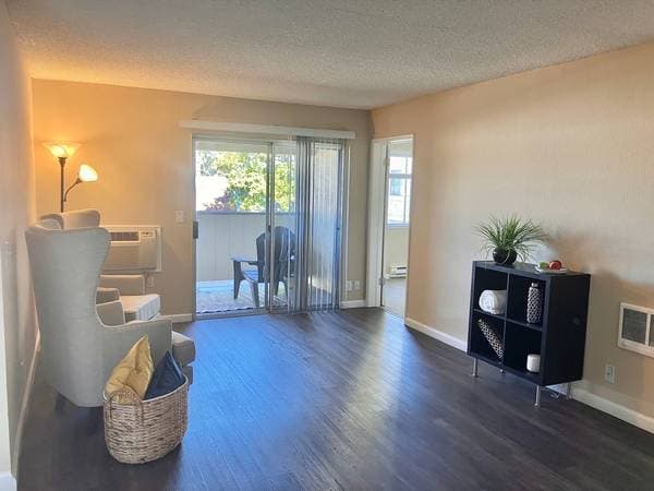 2BR/1BA Apartment on Rollingdell Drive · Cupertino photo 2