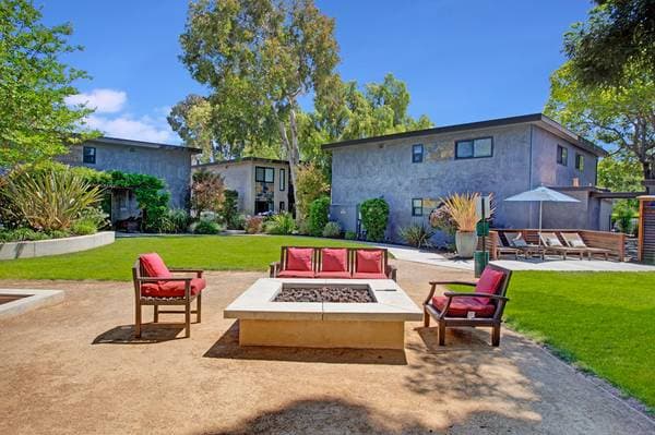 2BR/1BA Apartment on Whisman · Mountain View photo 1