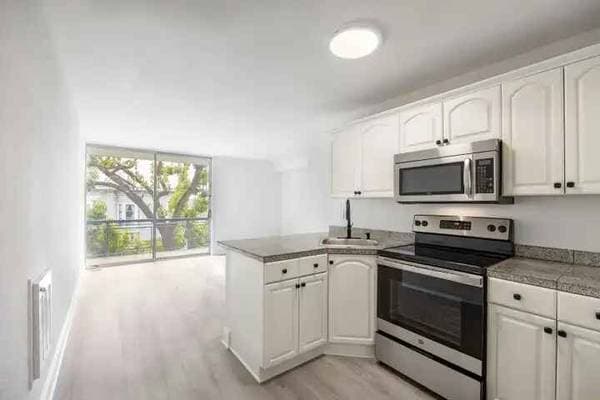 940 Guerrero Street (1082r) photo 2