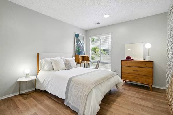 2BR/1BA Apartment on Lakeville Cir · Petaluma photo 5