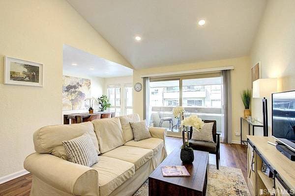 2BR/2BA Apartment on Fairmount Avenue · Oakland photo 1