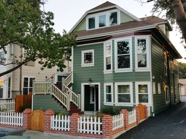 3BR/2BA Apartment on Lincoln Ave Unit A · Oakland photo 1