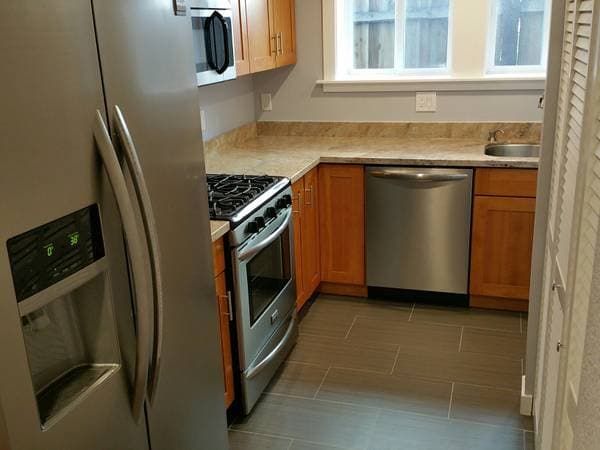 3BR/2BA Apartment on Lincoln Ave Unit A · Oakland photo 5
