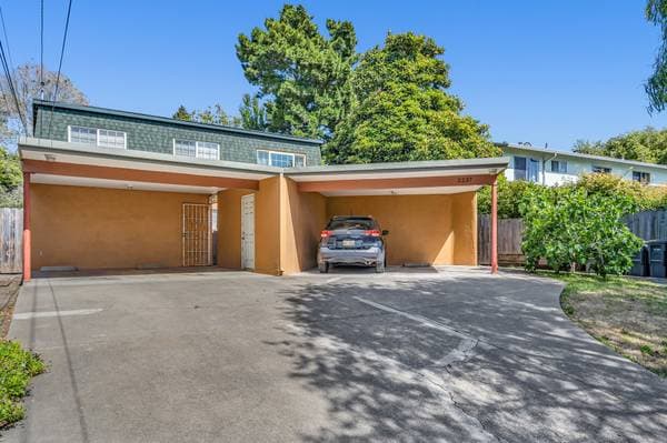 3BR/1BA Apartment · Berkeley photo 1