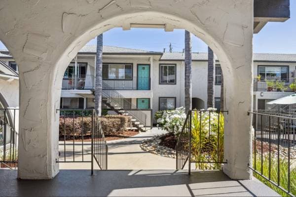 0BR/1BA Apartment on Hollis Avenue · Campbell photo 3