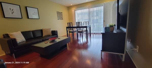2BR/1BA Apartment · Emeryville photo 1