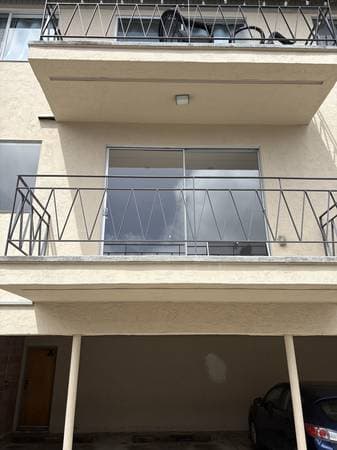2BR/1BA Apartment on Berkeley Way · Berkeley photo 2