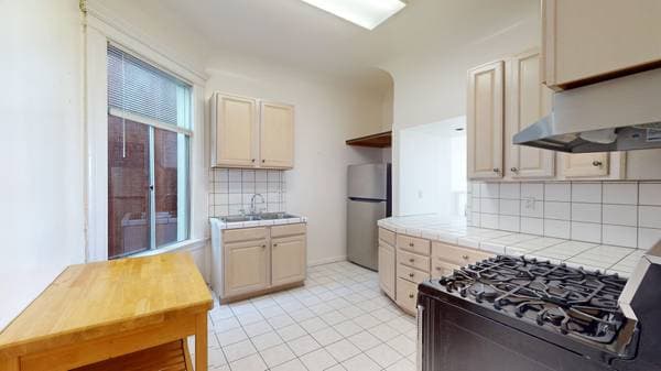 1BR/1BA Apartment on 6th Ave - 3 · San Francisco photo 5