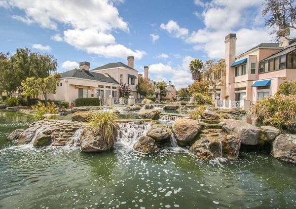 2BR/2BA Townhouse on Lakeshore Drive · Redwood City photo 1
