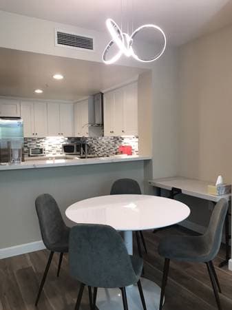 2BR/2BA Apartment · Los Altos photo 3