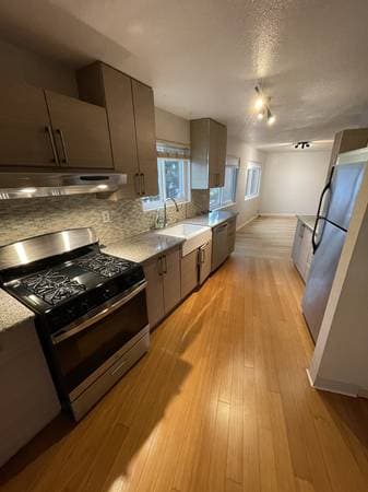 2BR/2BA Condo · Oakland photo 2