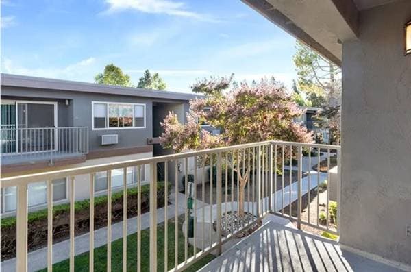 0BR/1BA Apartment on Escuela Avenue · Mountain View photo 3