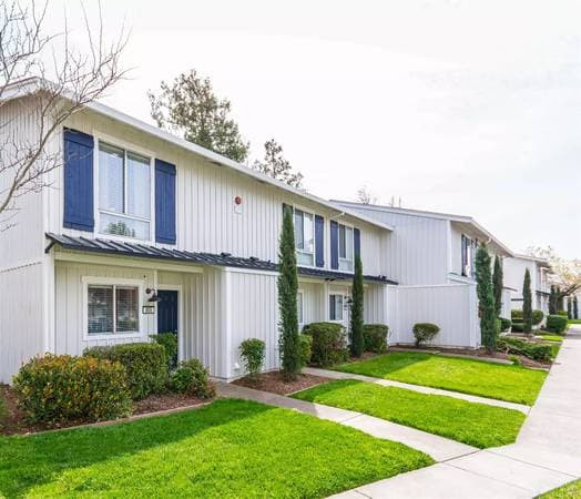 1BR/1BA Apartment on Lakeville Cir · Petaluma photo 3