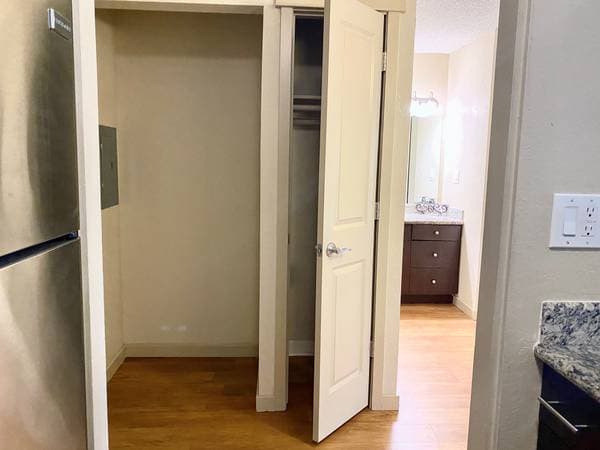 1BR/1BA Apartment on Creekside Drive · Walnut Creek photo 4