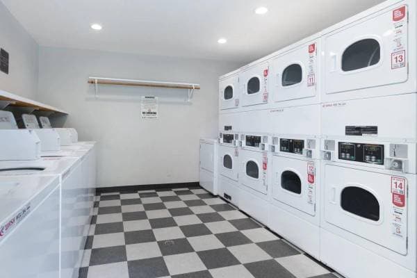 1BR/1BA Apartment on Pine Street · Martinez photo 5