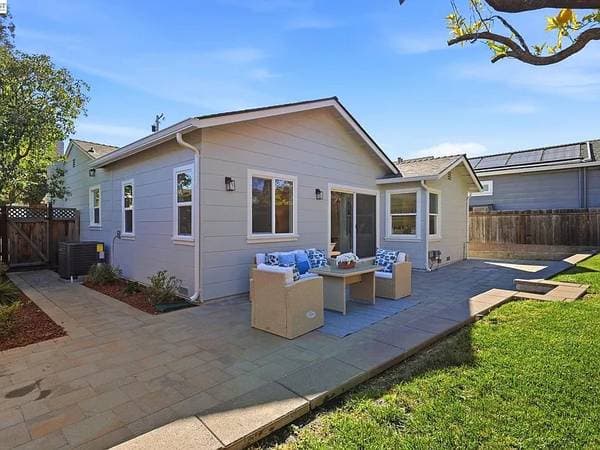 3BR/2BA Single Family House · Redwood City photo 1