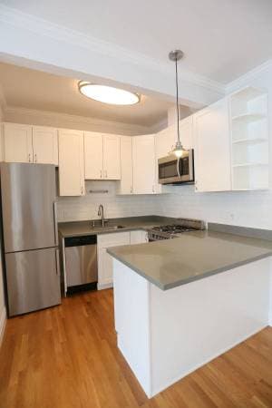 2BR/1BA Apartment · Oakland photo 4