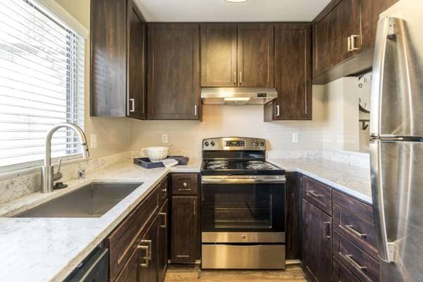 2BR/1BA Townhouse on Lakeville Cir · Petaluma photo 3
