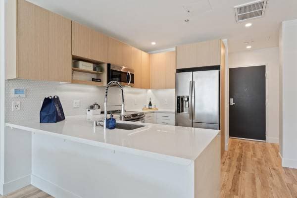 0BR/1BA Apartment on Telegraph Ave. · Oakland photo 1