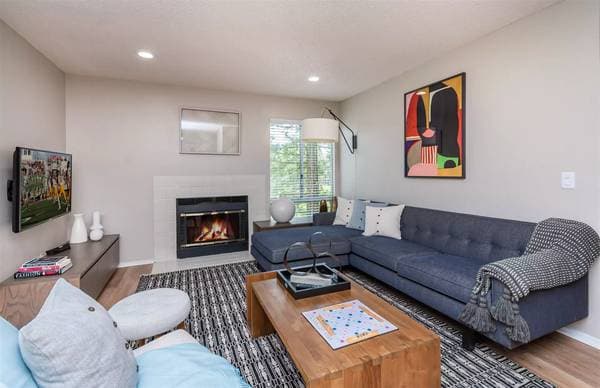 1BR/1BA Apartment on Lakeville Cir · Petaluma photo 5