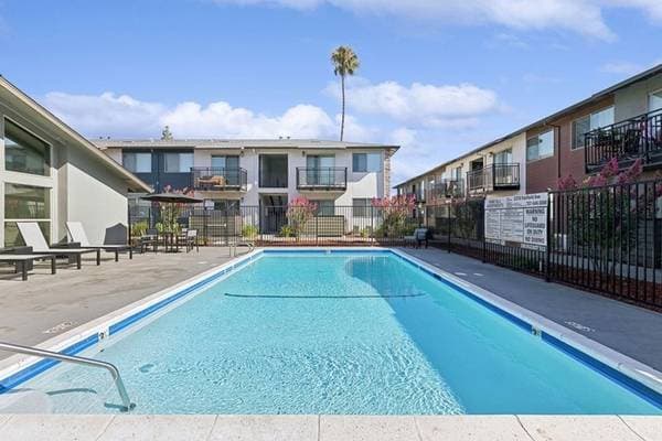 1BR/1BA Apartment on Fairfield Avenue · Fairfield photo 2