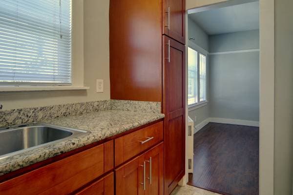 1BR/1BA Apartment on B St · Hayward photo 2