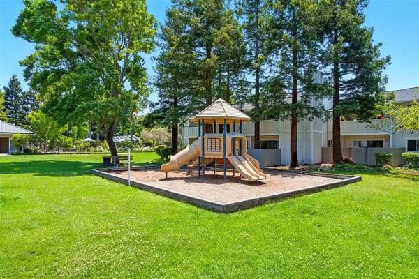 3BR/2BA Townhouse on Lakeville Cir · Petaluma photo 1