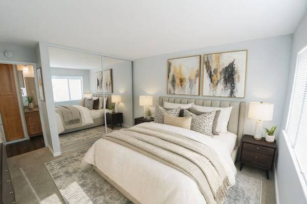 1BR/1BA Apartment on Oxford Way · Belmont photo 1