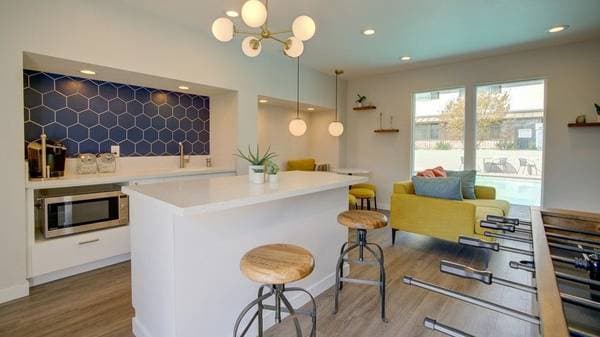 2BR/2BA Apartment on Fairfield Avenue · Fairfield photo 2