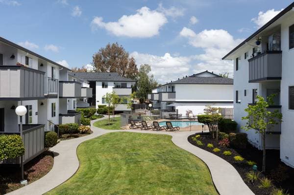 1BR/1BA Apartment on Harder Road · Hayward photo 5