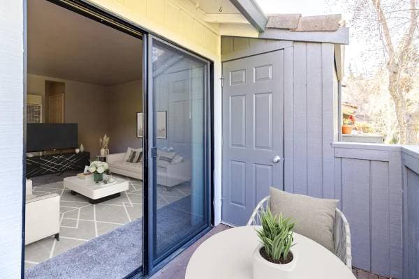 2BR/1BA Apartment on Pine Street · Martinez photo 4