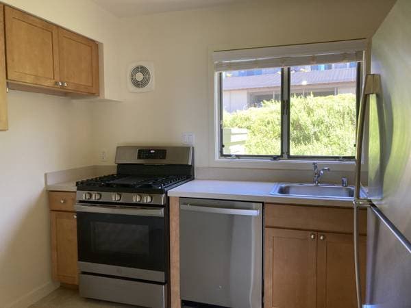 2BR/1BA Apartment · San Francisco photo 5