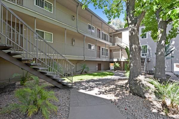 2BR/1BA Apartment · Menlo Park photo 1