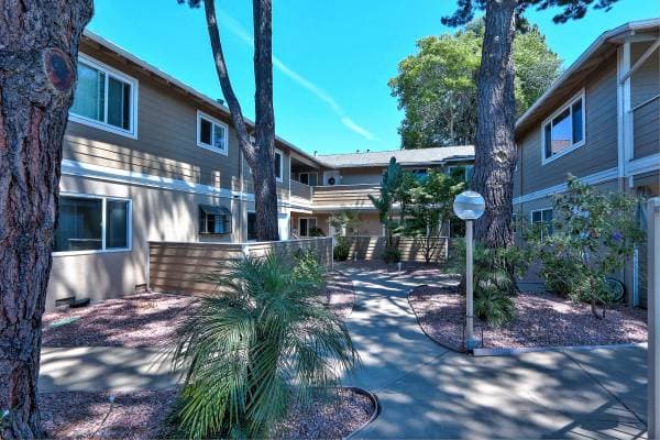 Gorgeous Menlo Park 5-Bedroom 4.5-Bathroom Home photo 2