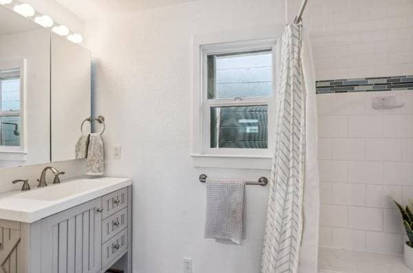 1BR/1BA Single Family House on Laurel St · Santa Cruz photo 5