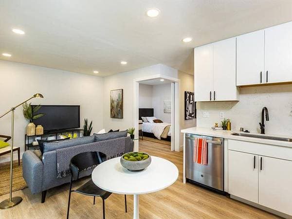 2BR/1BA Apartment on N Main Street · Walnut Creek photo 3