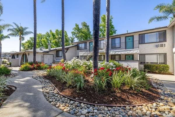 1BR/1BA Apartment on Hollis Avenue · Campbell photo 1