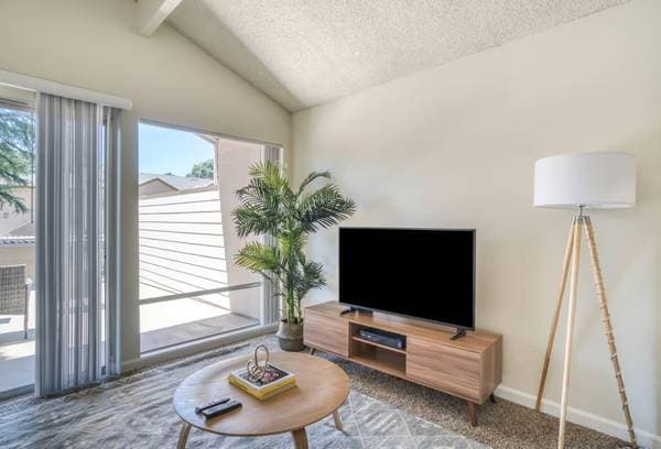 0BR/1BA Apartment on Westcliffe Lane · Walnut Creek photo 1