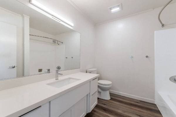 2BR/1BA Apartment on Hollis Avenue · Campbell photo 1