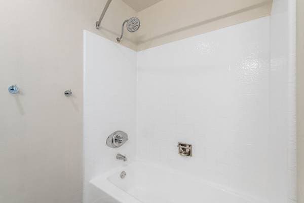 2BR/1BA Apartment on Hollis Avenue · Campbell photo 3
