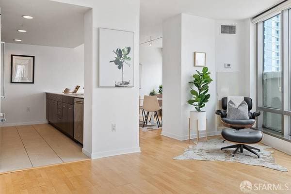2BR/2BA Condo · San Francisco photo 3