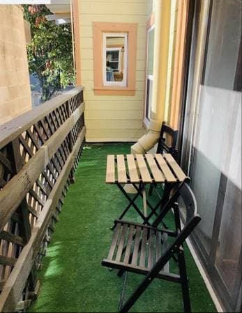 2BR/1BA Apartment · Oakland photo 3