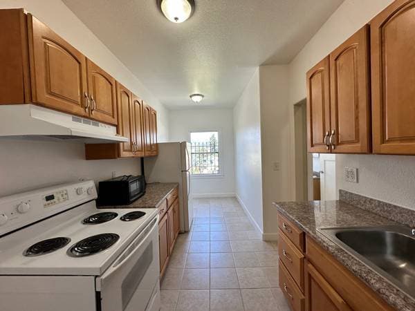Apartments on Brooklyn Avenue · Oakland photo 5