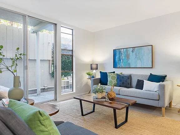 1 Bedroom Condo in Oakland photo 4