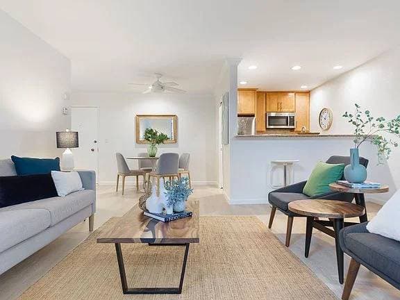 1 Bedroom Condo in Oakland photo 5
