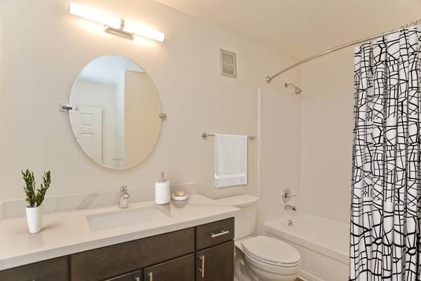 2BR/1BA Apartment on Catamaran Street · San Mateo photo 3